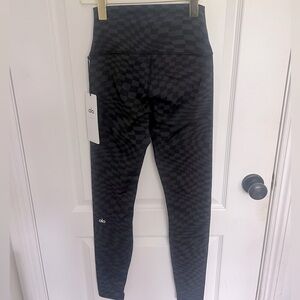 Alo Yoga NWT black jacquard checkered leggings size small